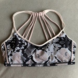 Lululemon sports bra